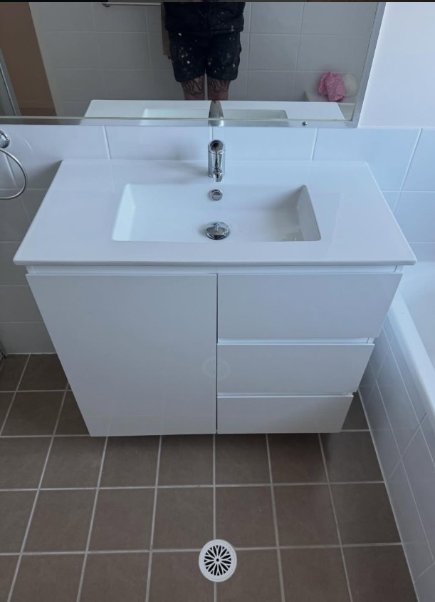 Modern Bathroom Vanity & Tapware